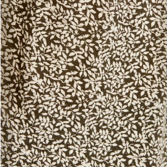 Faherty Faith ruffle sleeveless button front leaf print blouse. XL - Picture 10 of 10